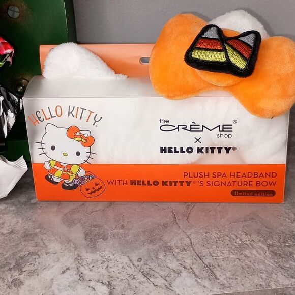 Hello Kitty the Creme Shop Plush Headband and Betsey Johnson Facial Wipes Set - Picture 3 of 7